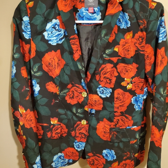 Vince Camuto Jackets & Blazers - Vince Camuto 2P Rose Design Blazer